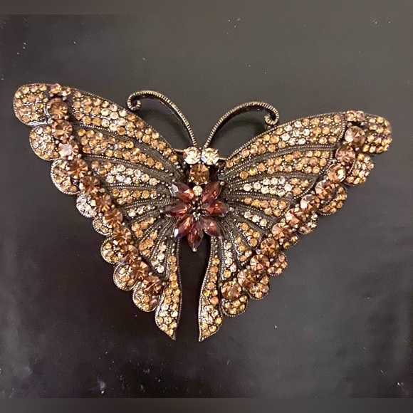 🦋Vintage butterfly brooch, antique brass  finish w/amber color cubic zirconias - Picture 5 of 5
